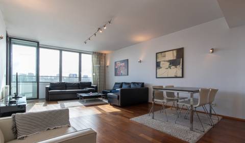 Moderný 2-izbový byt s balkónom, Eurovea