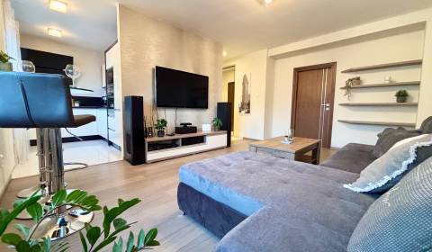Štýlový, zariadený 2- izbový byt s balkónom pri stanici!!!