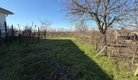 Pozemok pre 2 rodinné domy Svätý Peter