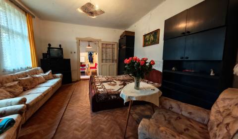 Na predaj rodinný dom v širšom centre mesta Komárno.