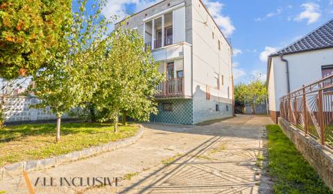 REZERVOVANÉ 4-IZBOVÝ POSCHODOVÝ RODINNÝ DOM, VEĽKÁ MAČ