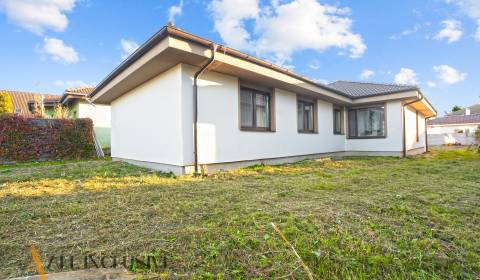 REZERVOVANÉ 5-IZBOVÝ RODINNÝ DOM VO VEĽKEJ PAKE