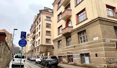 REZERVOVANÉ Na prenájom 3 izbový byt, 73 m2, Bratislava, Zochova