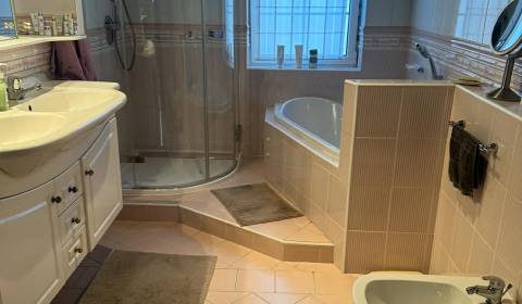 PREDAJ : RODINNÝ DOM, KOMÁRNO