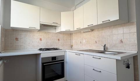 -PREDAJ - 1 IZBOVÝ BYT 40m2- TRENČIANSKA - RUŽINOV