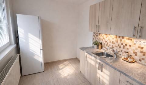 Na predaj 2-izb. byt s loggiou, Senica, Paláriková ul.