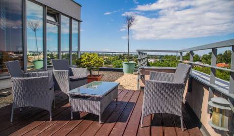 Prenájom kancelárií s TERASOU a výborným parkovaním, 150 m2, Ružinov