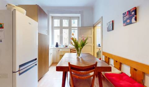 5iz byt s vysokými stropmi a výťahom pri EUROVEA | 136 m² 