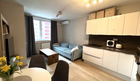 REZERVOVANÉ-PREDAJ 2 izbový byt s garážou v skvelej lokalite v Ružinov