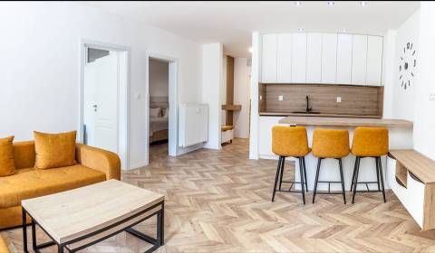 Ponúkame na predaj moderný a priestranný 3-izbový apartmán s terasou