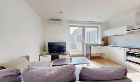 RIVERS | Byt s parkovacím miestom a výťahom v historickom centre