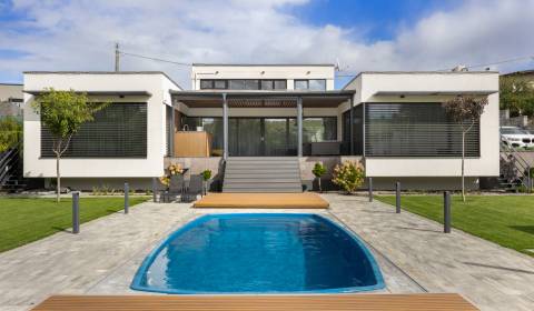 REZIDENČNÉ SÍDLO S AMBULANCIOU a technologickou nezávislosťou