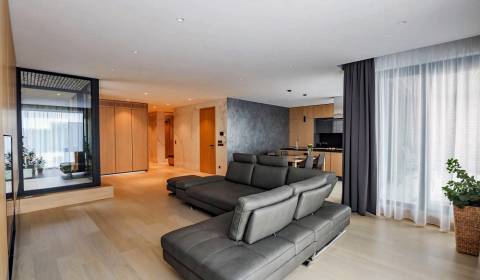 RIVERS I Prémiový 4-izbový byt s panoramatickým výhľadom na mesto