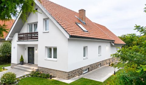 Predaj rodinný dom s bazénom Levice, Malý Kiar