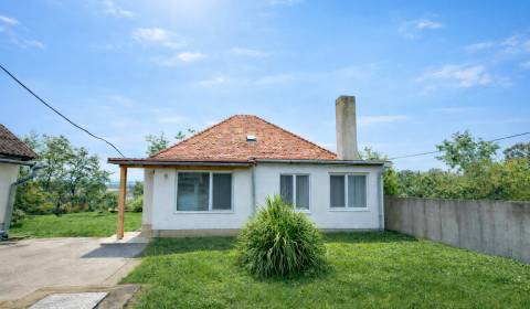 Bývajte vo svojom : dom a  pozemok 690 m², Veľké Ripňany 77.000,-EUR