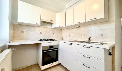 PREDAJ 1 - izbový byt, Bratislava - Ružinov, ul. Trenčianska