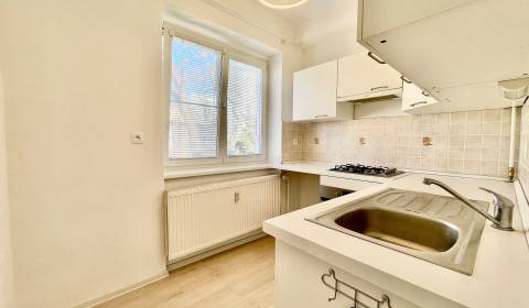 PREDAJ 1 - izbový byt, Bratislava - Ružinov, ul. Trenčianska