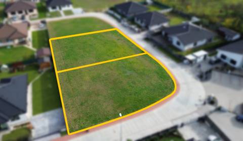 Na predaj 2 pozemky na  výstavbu RD v obci Kočovce - Rakoľuby