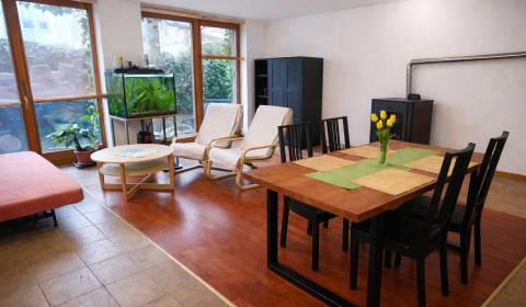 Prenájom 3-izbového bytu so záhradkou, 81m2, Pezinok-Centrum.