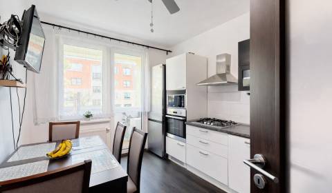 I KOMPLETNE ZREKONŠTRUOVANÝ 4-IZBOVÝ BYT, VYŠEHRADSKÁ, BA V