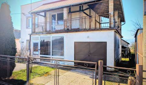 Rodinný dom s veľkou terasou a garážou v  Lastovciach za  73 500 €