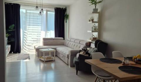 3-izb. byt v obci Blatná na Ostrove, balkón, lodžia, novostavba