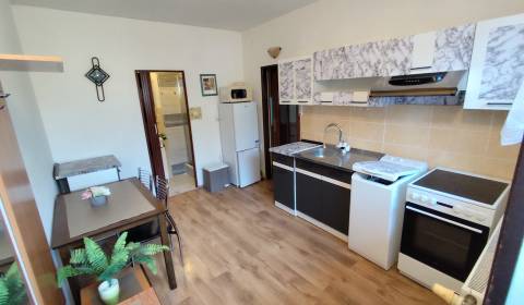 Na prenájom 1-izbový byt - Nové Zámky