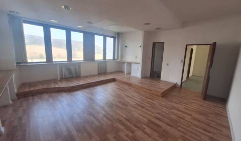 Priestor pre služby na prenájom,  36 m2, Tulska ul., Zvolen - Západ