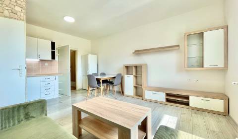 Na prenájom slnečný 2i byt s balkónom, ul. Východná, Trenčín