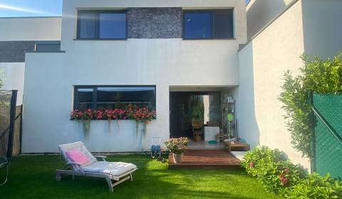 Nová Dedinka,projekt “Lastovičky”,na predaj moderný radový rodinný dom