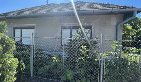 Rodinný dom v pôvodnom stave na 7 árovom pozemku v Tvrdošovciach