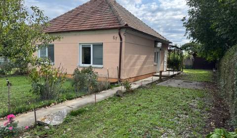 NA PREDAJ!!! Rodinný dom s veľkým pozemkom v obci Vék pri Hurbanove