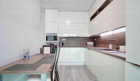 Predám novostavbu 3-izbového bytu s balkónom v Nových Zámkoch