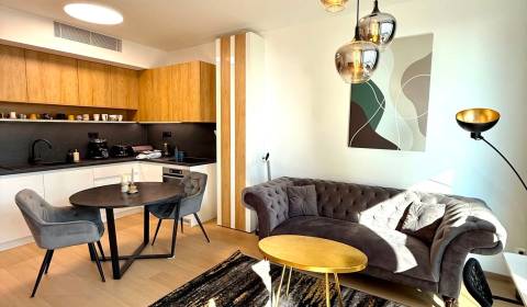 Prenájom luxusný 2-izbový byt SKY PARK 