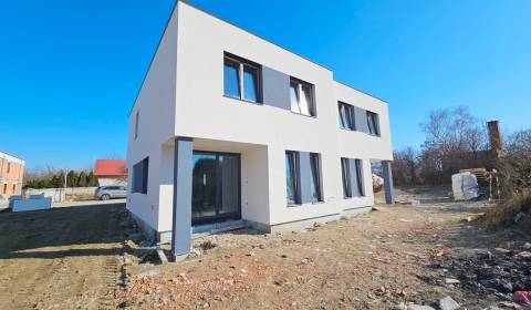 Zľava 10.000€ na 4 izbový RD-128 m2 S TEPELNÝM ČERPADLOM, POZEMOK 405m