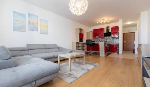 Svetlý 3-izbový byt s lodžiou v projekte Perla Ružinova