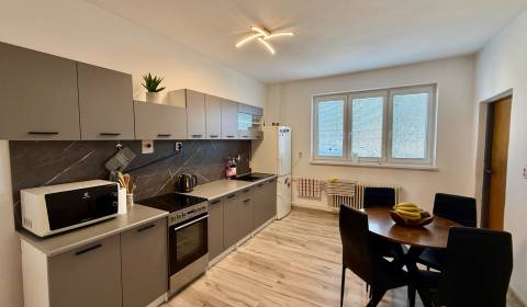 * 7i rodinný dom, veľký 33.5á pozemok, Brestovany