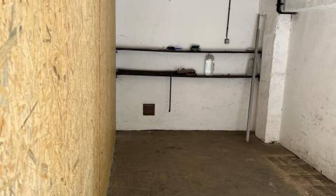 Garáž Rajčianska ul., Vrakuňa