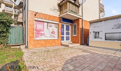 Na prenájom obchodný priestor v centre Dun. Stredy