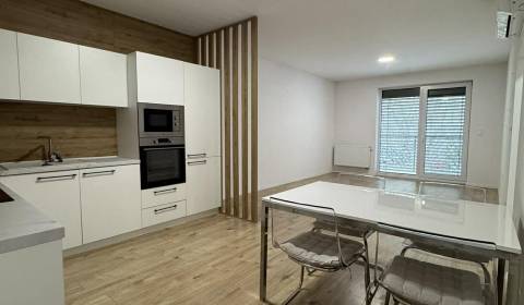 Na prenájom 2-izbový byt s balkónom v Dunajskej Strede