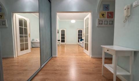 Predaj 4+1 izbový byt, 110 m2, 2 balkóny, Obchodná ul, centrum BA