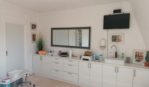 JARKOVÁ: 19,5 m2 - VOĽNÉ nebytové priestory, VODA - ideálne na SLUŽBY 