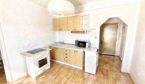 Prenájom, 2 izbový byt, Banská Bystrica-širšie centrum