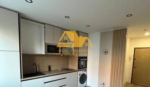 Prenajmem prerobený 1 izbový byt s balkónom v Nových Zámkoch