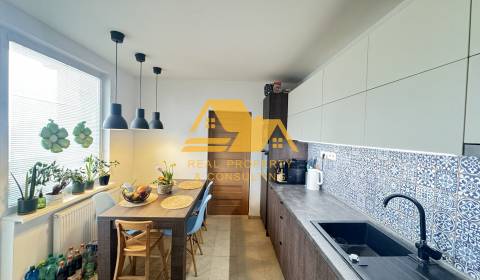 Predám prerobený 3 izbový byt na sídlisku Juh v Nových Zámkoch