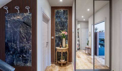 Prenájom 4-izbového bytu, Žilinská, Žilinská, Staré Mesto