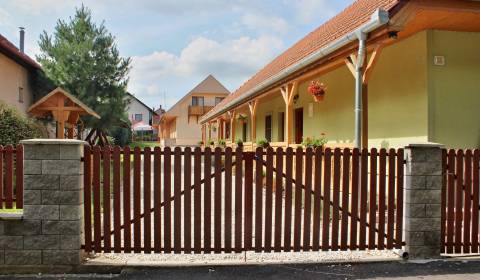 Na predaj zabehnutý penzión  s rodinným bývaním, Podhájska