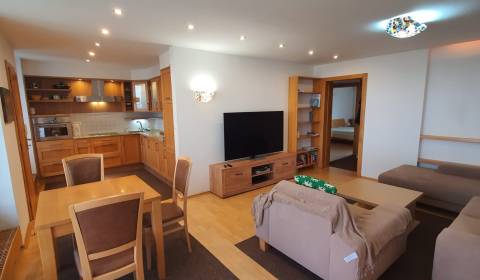 Prenajmeme krásny 2 izb byt s pekným výhľadom na hrad 