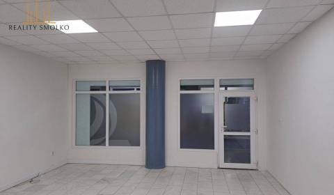 Prenájom kancelárskeho priestoru na Námestí slobody v Humennom.