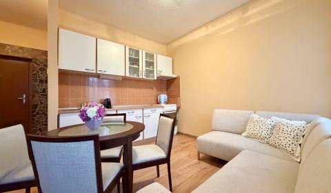 Na prenájom vybavený 2i byt, ul. Moravská, Bratislava